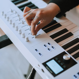 Arturia KeyLab Essential 88 mk3 + Arturia Pigments - White