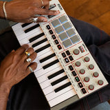 Akai MPK Mini 4 - White